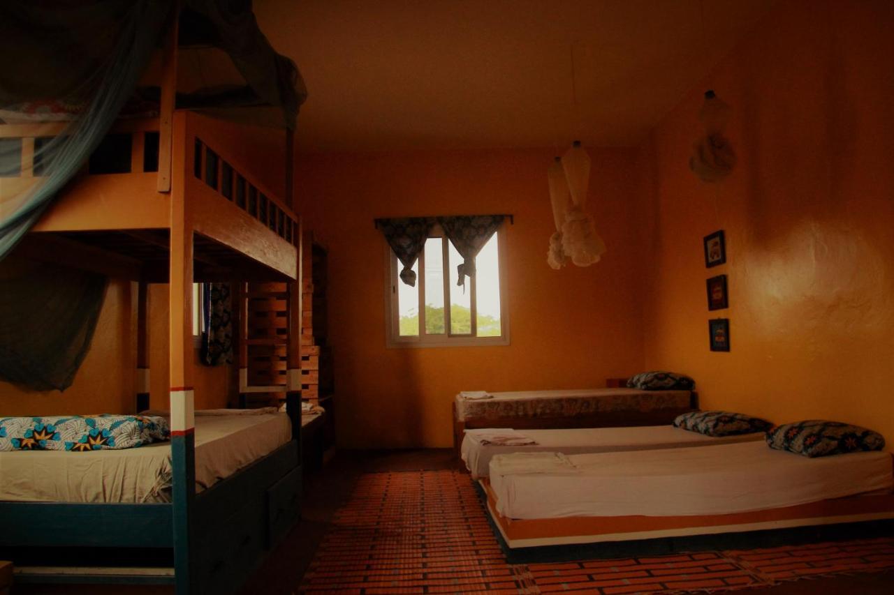 Hostel Begue Pokai Toubab Dialao Exterior foto